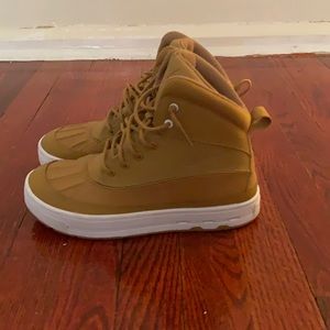 Nike Woodside 2 High Boots